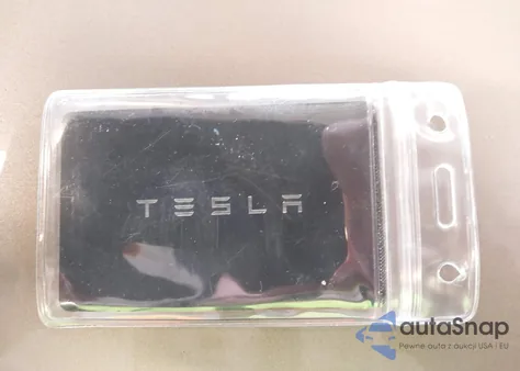 2022 Tesla Model Y Long Range Dual Motor All-Wheel Drive z USA, uszkodzony, nr VIN 7SAYGDEE6NA022703